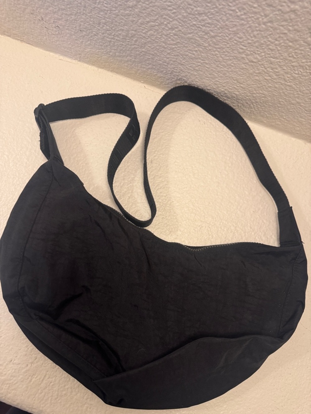Minimal Crossbody crescent Tote BAGGU - Picture 2 of 6